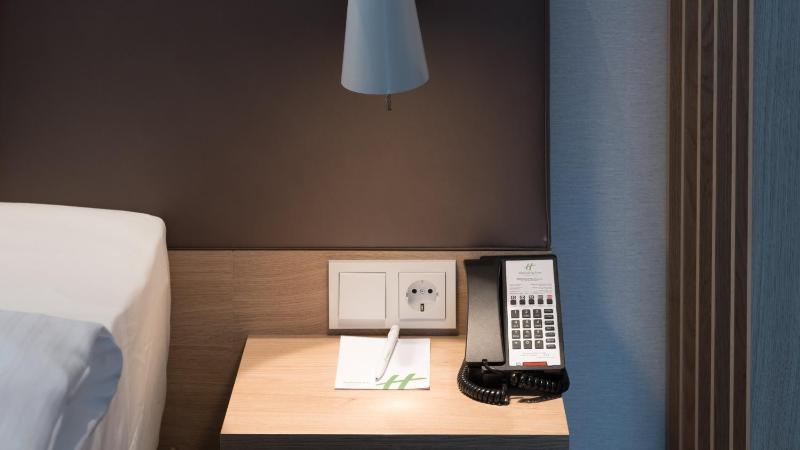 Premium King Room image 4