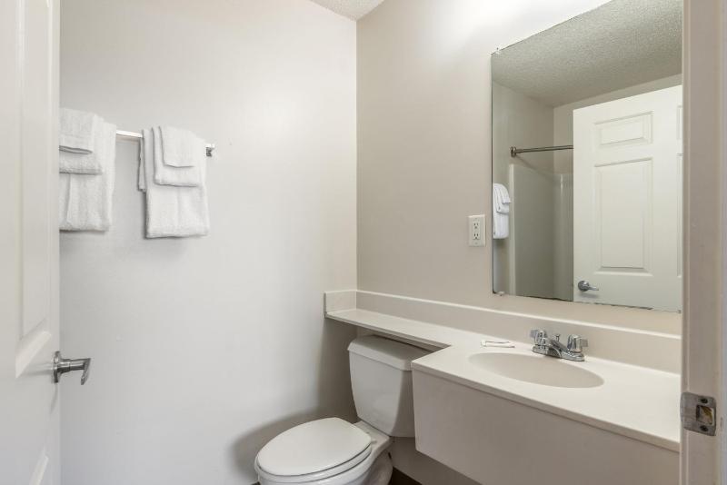 Studio Room with Two Double Beds Non-Smoking     image 3
