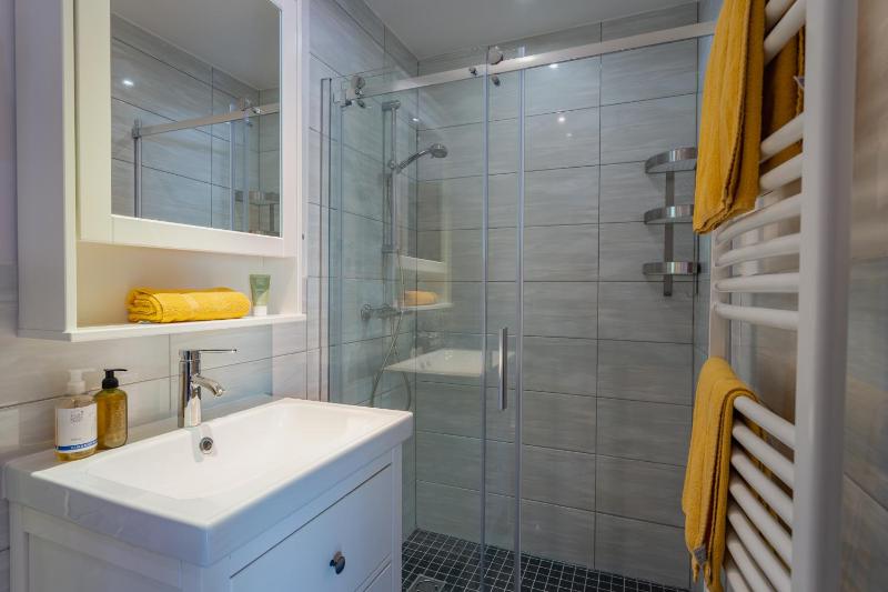 One-Bedroom Apartment image 3