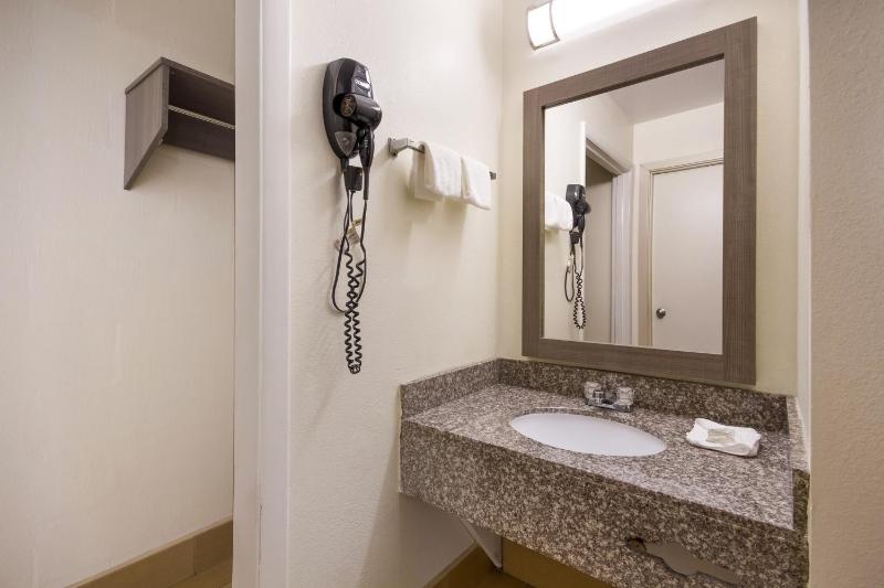  Deluxe Queen Room with Two Queen Beds - Disability Access/Non-Smoking image 2