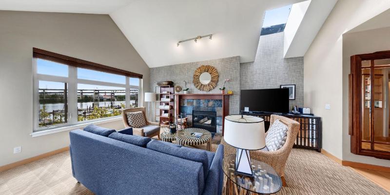 Riverplace Hotel - image 1
