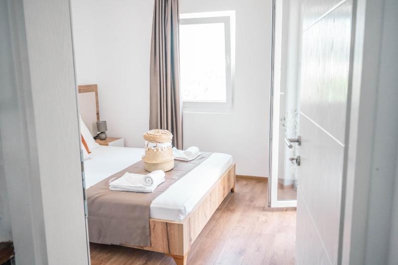 Double Room with Balcony and Sea View image 4