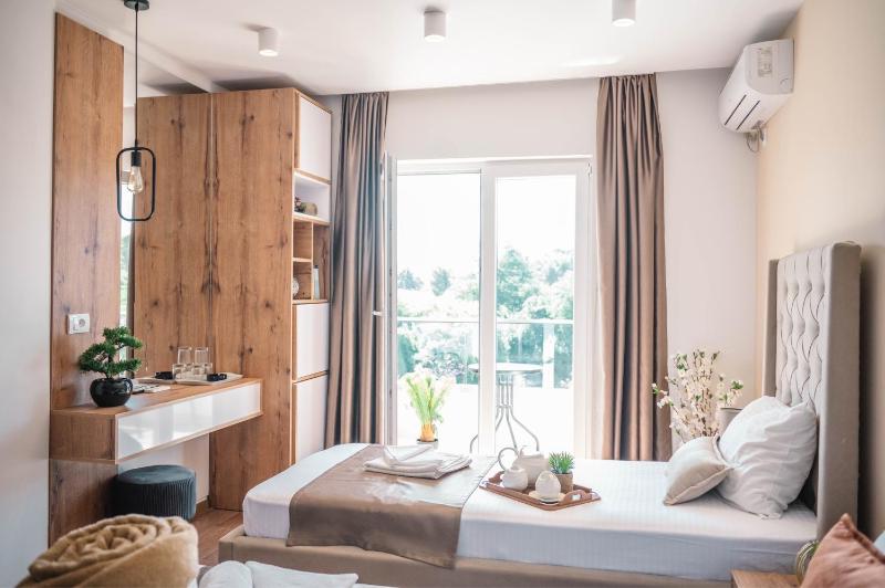 Quadruple Room with Balcony and Sea View image 1