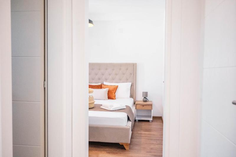 Two-Bedroom Apartment with Balcony and Sea View image 1