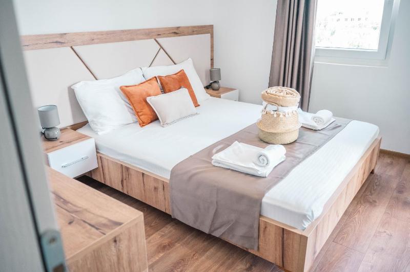 Double Room with Balcony and Sea View image 3