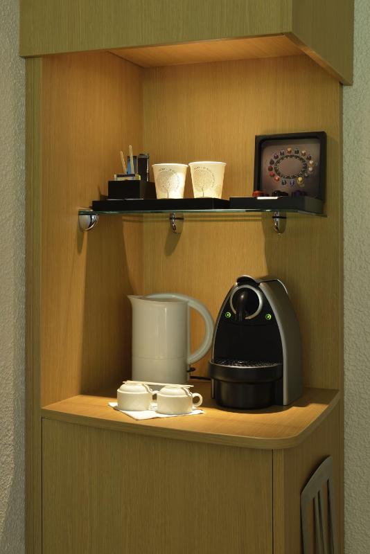 Standard Suite with 1 double bed and 2 sofas image 3