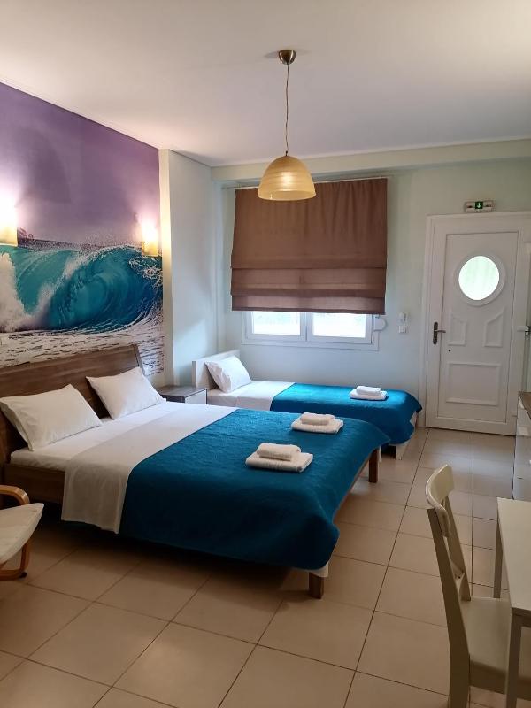 Standard Triple Room with Sea View image 1