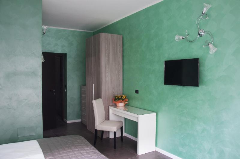 Deluxe Twin Room image 1