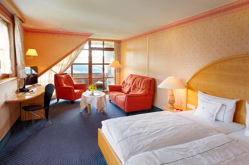 Landhauszimmer mit Südbalkon image 2