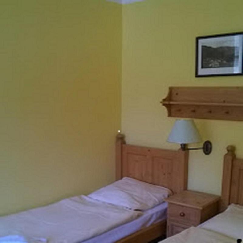Twin Room image 4