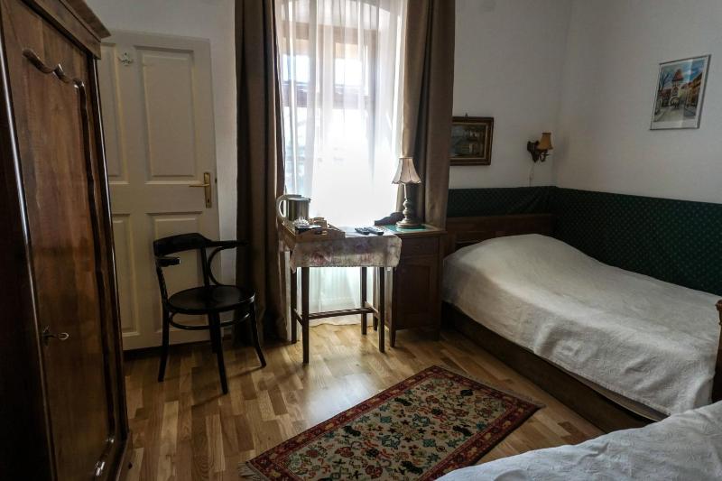Standard Twin Room image 3