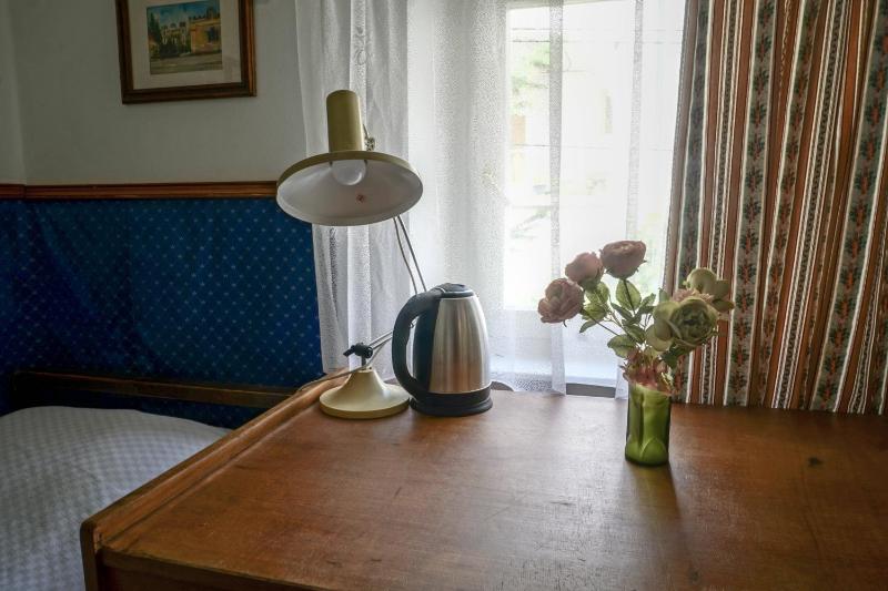 Single Room image 3