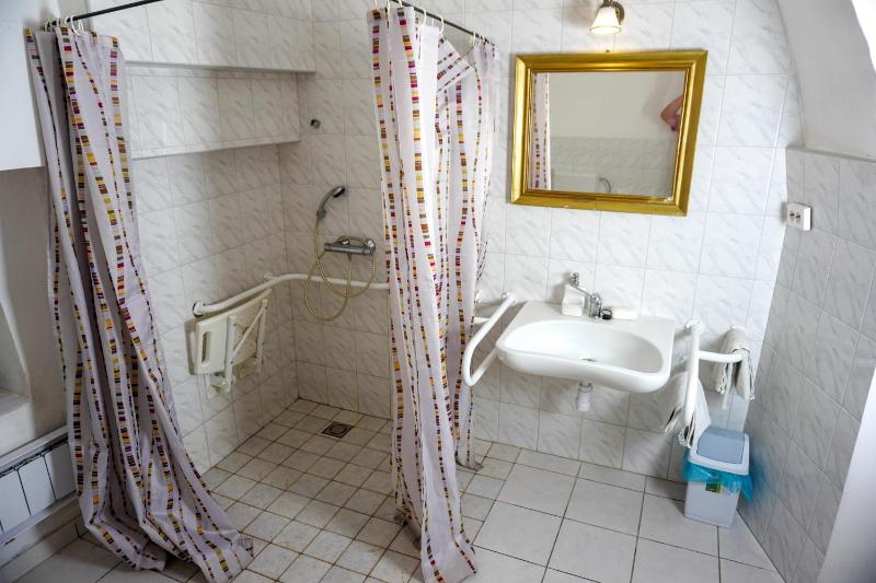 Family Room - Disability Access image 4