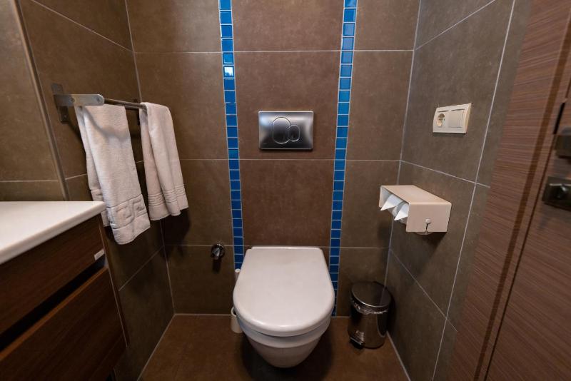 Economy Twin Room image 2