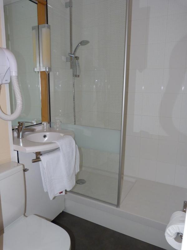 Standard Double Room image 2