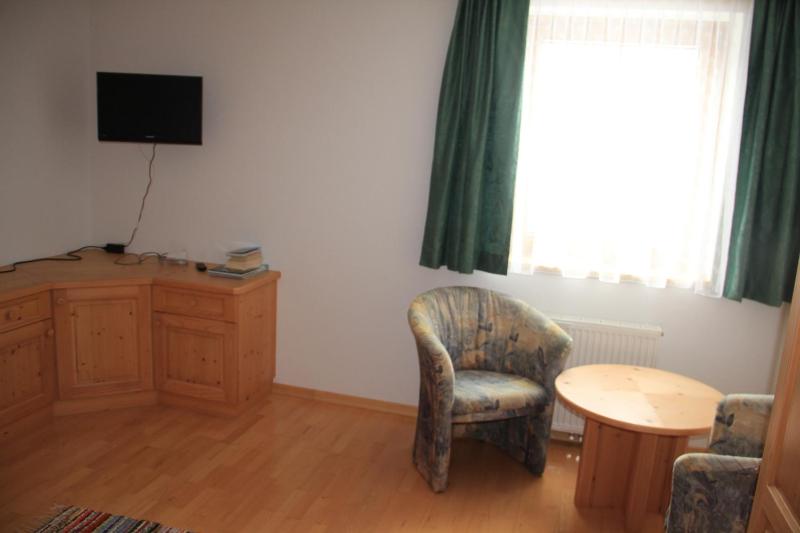 One-Bedroom Apartment with Terrace image 4