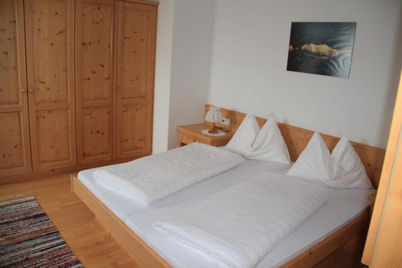 One-Bedroom Apartment with Terrace image 3