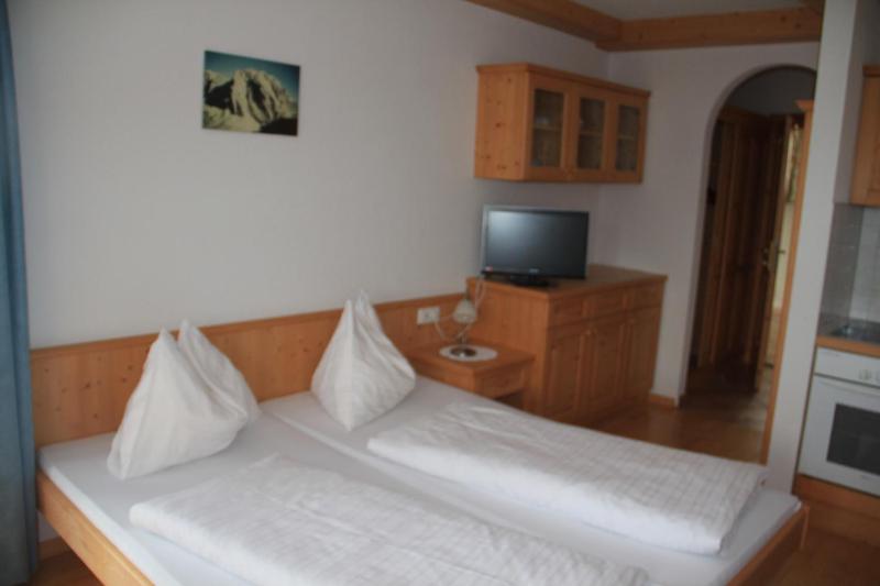 One-Bedroom Apartment with Balcony image 4
