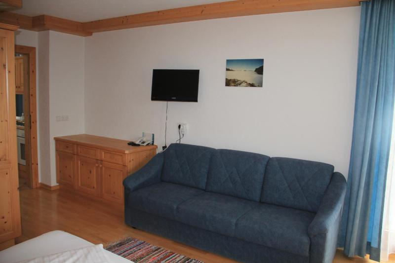 Comfort One-Bedroom Apartment image 2