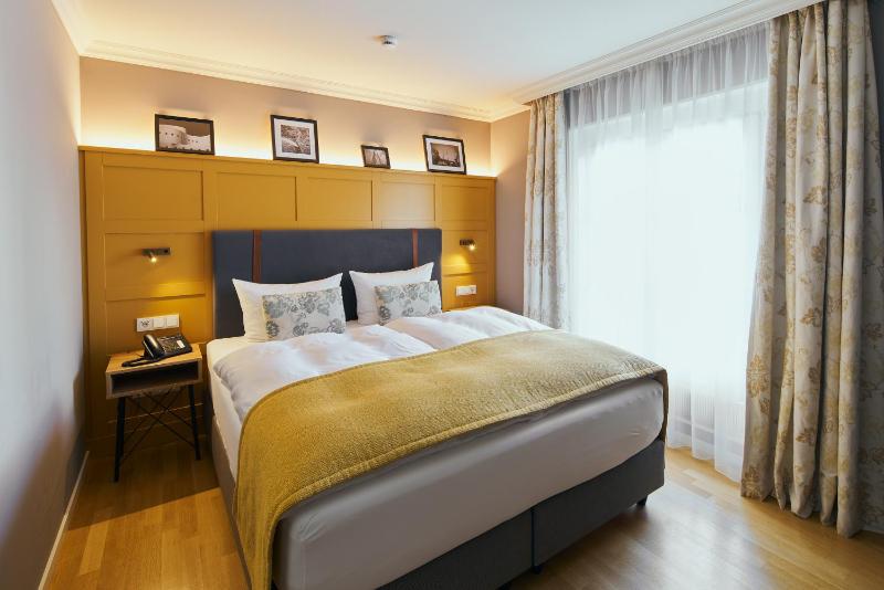 Superior Double Room with Courtyard View image 1