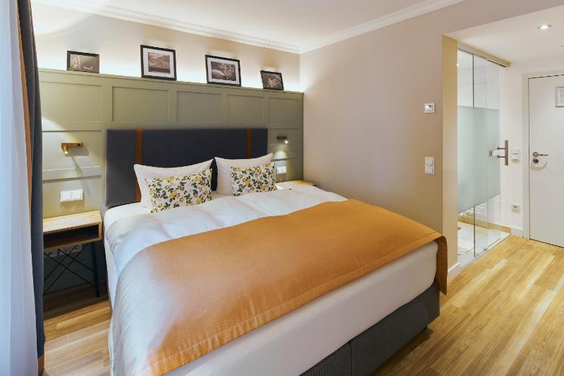 Superior Double Room image 4