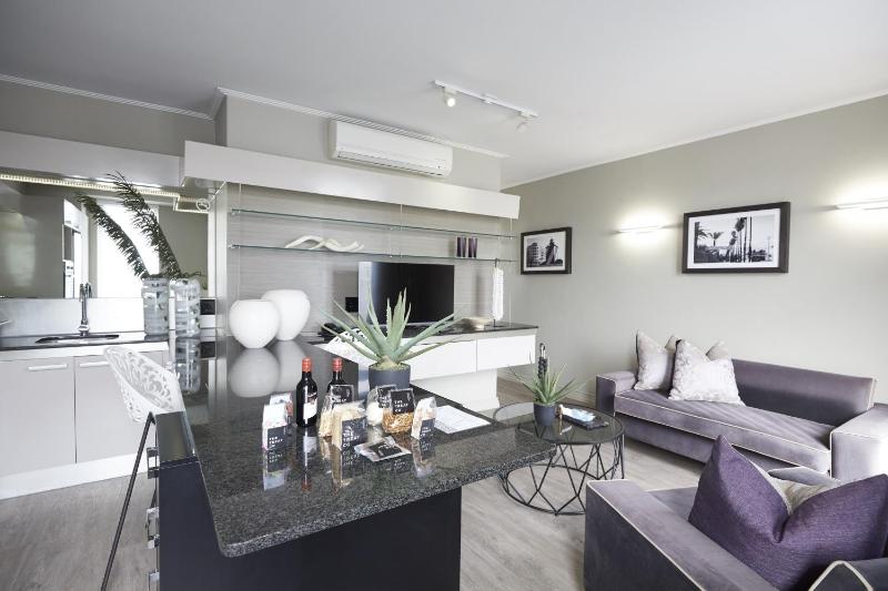 Luxury Suite image 4