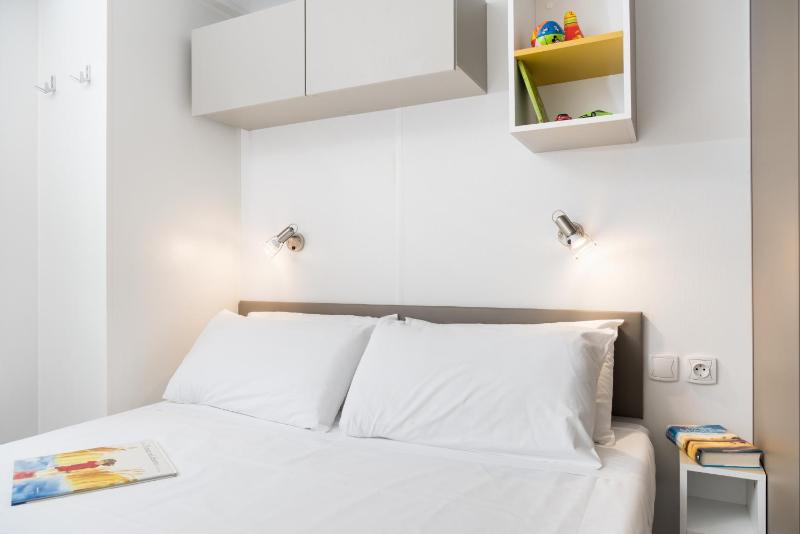 Mobile Home (6 adults) image 4