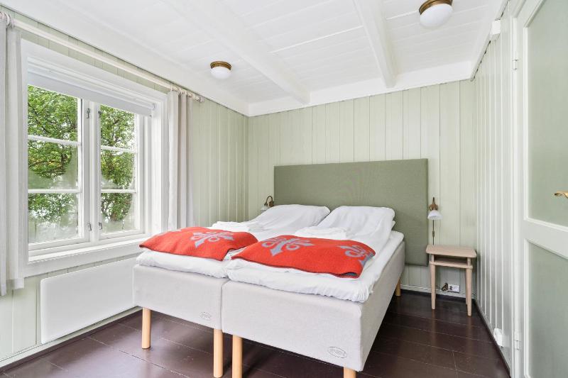 Large Twin Room image 3