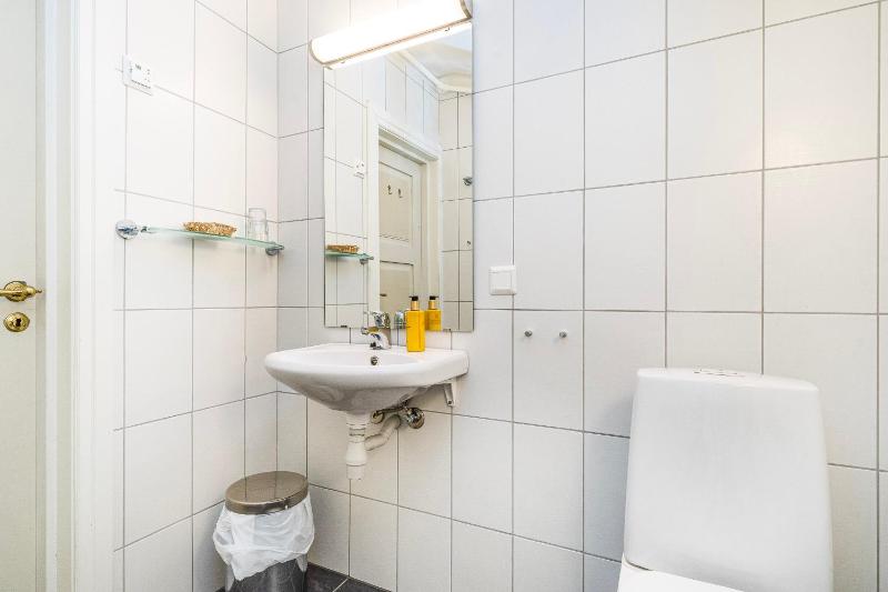 Standard Single Room with Shower image 2