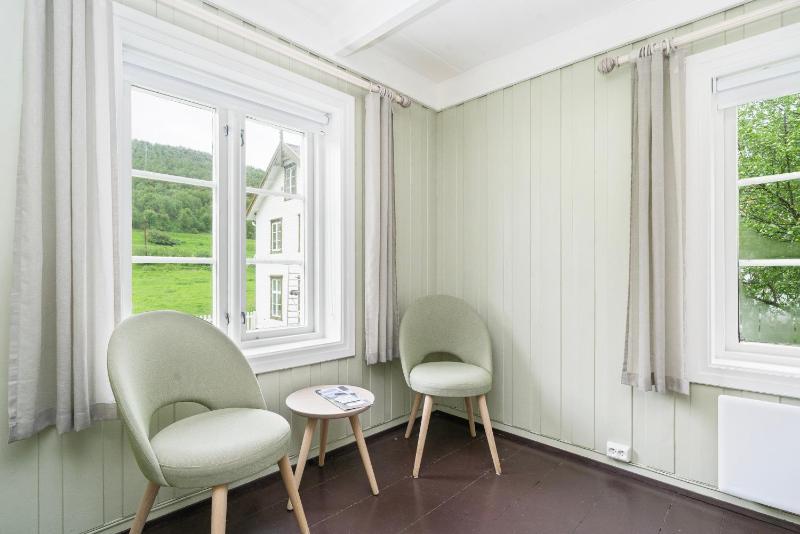 Large Twin Room image 2