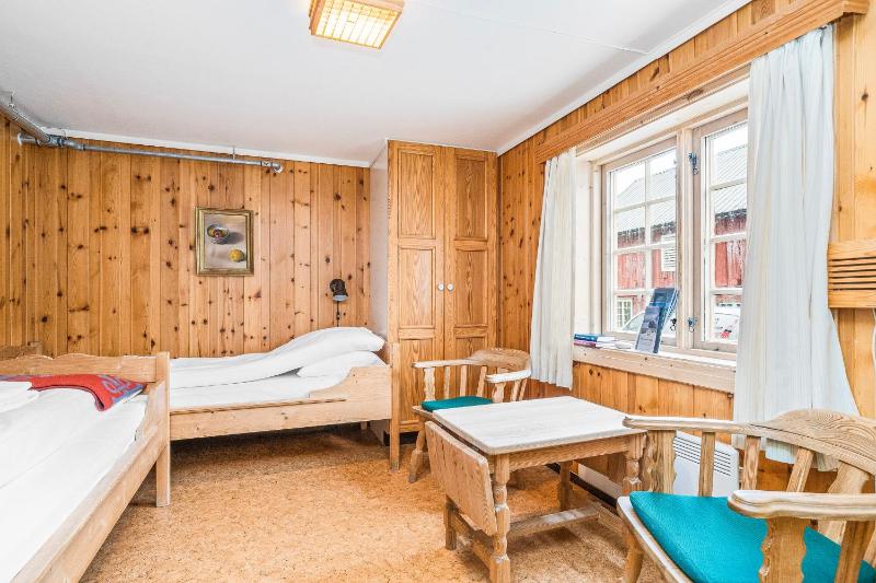 Standard Twin Room image 3