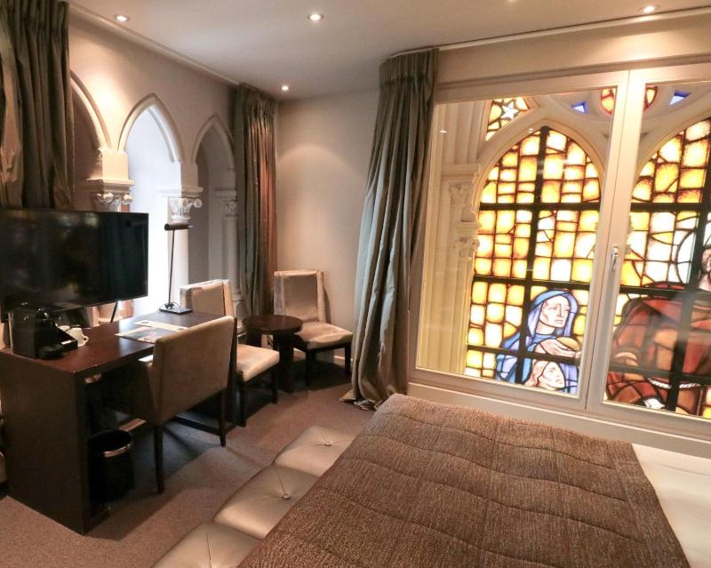 Superior Double Room in Church area image 3