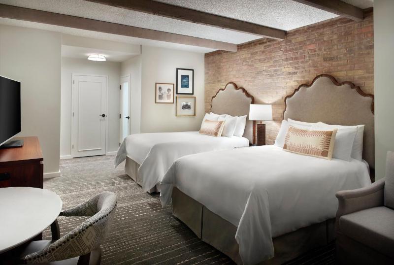 ADA Deluxe Room - 2 Double Beds with Roll-in Shower