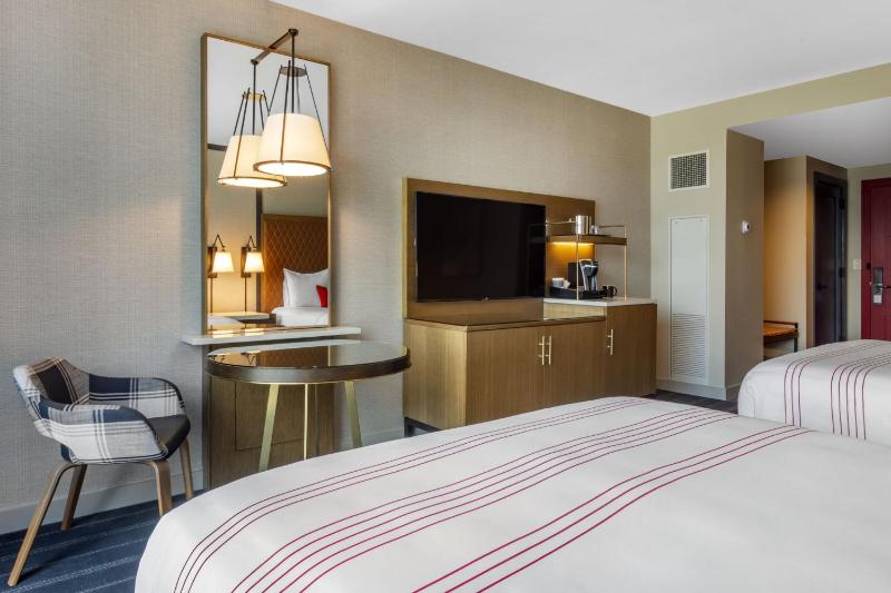 Deluxe Queen Room image 3