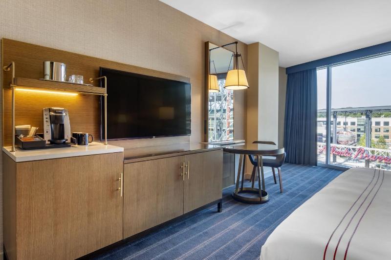 Premier Executive Room - 1 King Bed image 2