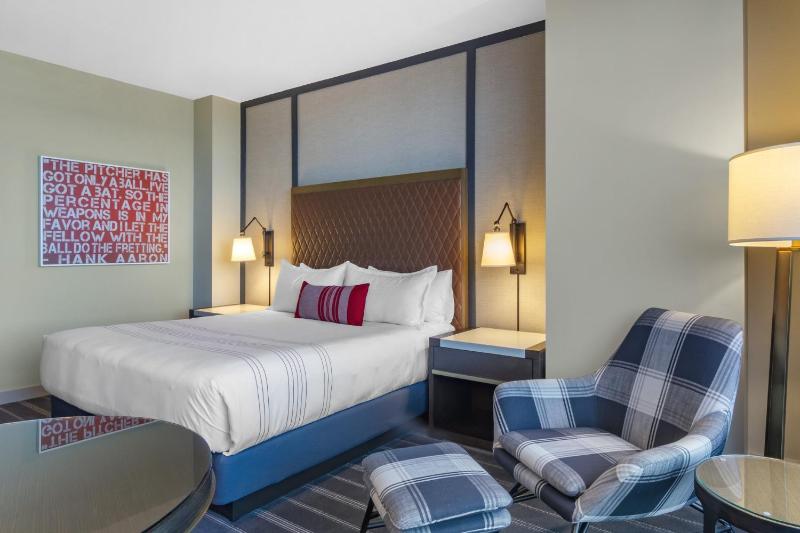 Premier Terrace Room - 1 King Bed image 2