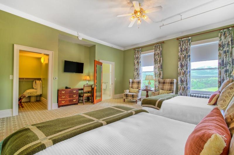 Deluxe Queen Room with Two Queen Beds image 2