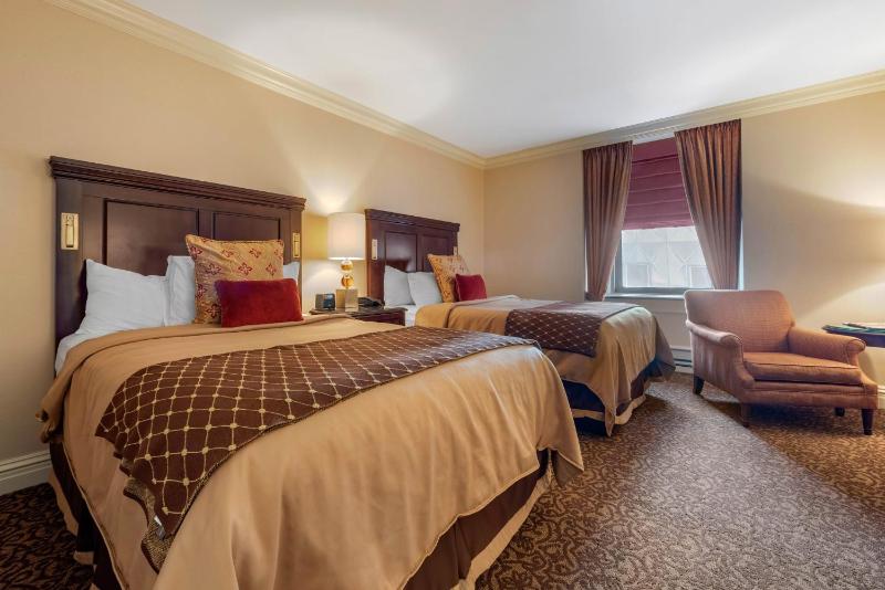 Deluxe Room - Two Double Beds image 4