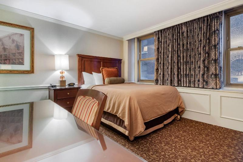 Deluxe Room - One Queen Bed - Disability Access image 4