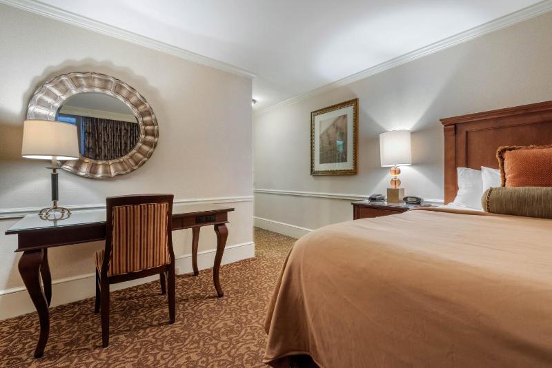 Deluxe Room - One Queen Bed image 2