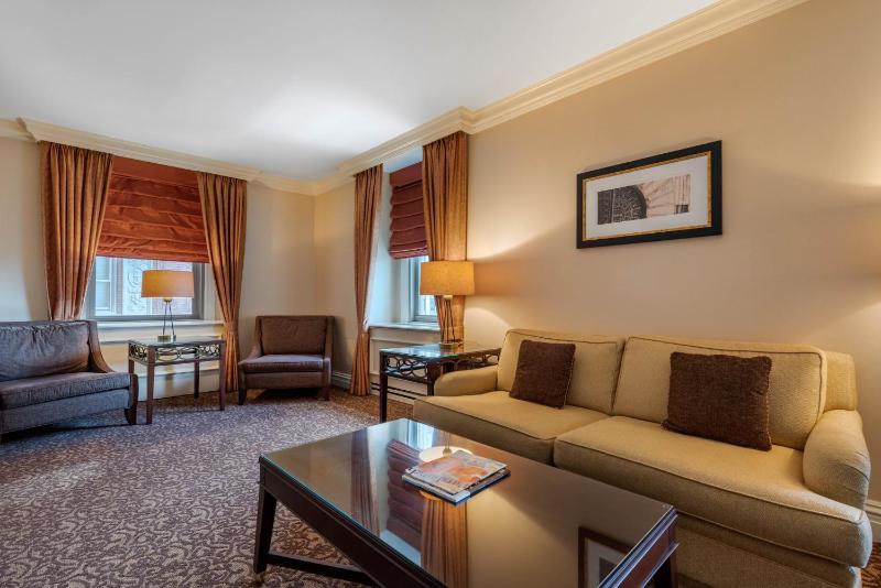 Executive Suite - One King Bed image 4