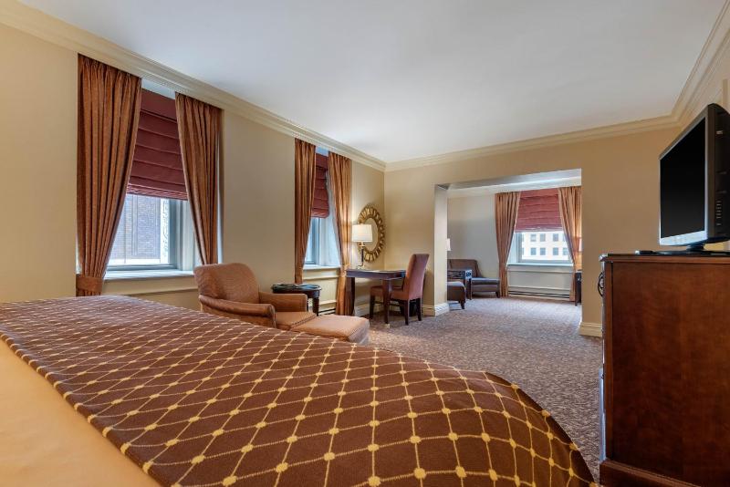 Executive Suite - One King Bed image 3