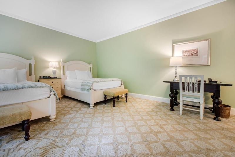 Deluxe Room - Two Double Beds image 3