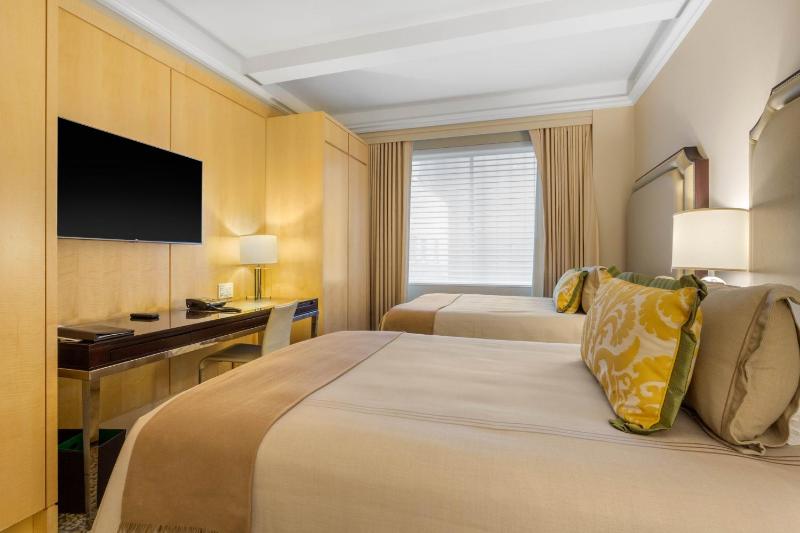 Deluxe Double Room with Two Double Beds image 4