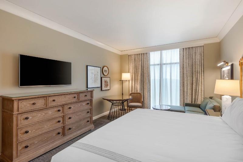 Deluxe Room - 1 King Bed image 2