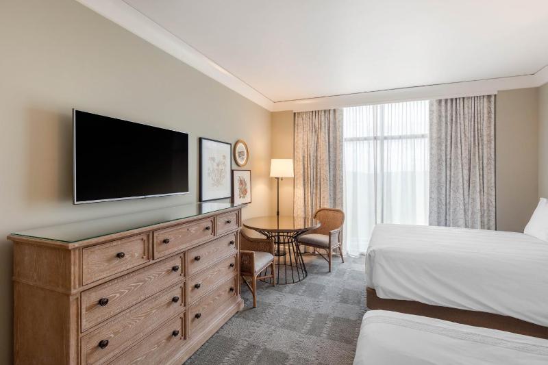 Deluxe Room - 2 Queen Beds image 3