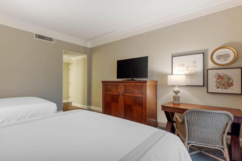 Premier Room - 2 Queen Beds image 3