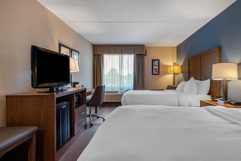 Double Room with Two Double Beds - Accessible/Non Smoking image 3