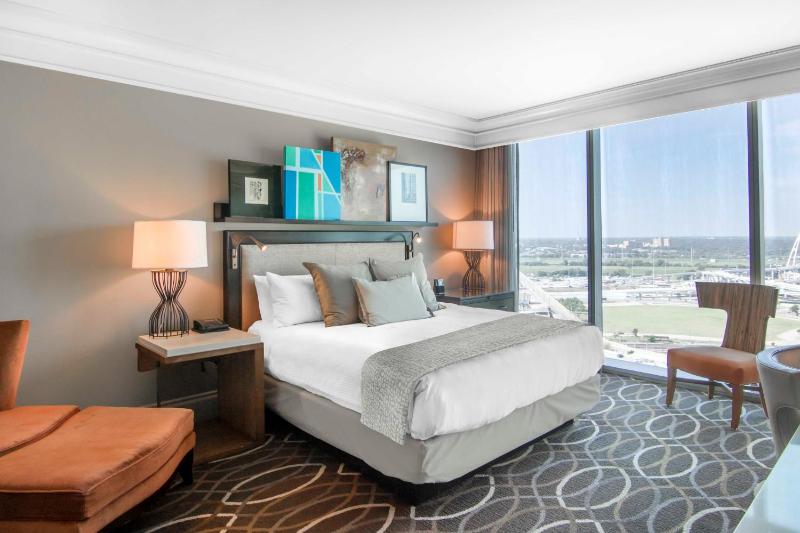 Deluxe King Room image 4