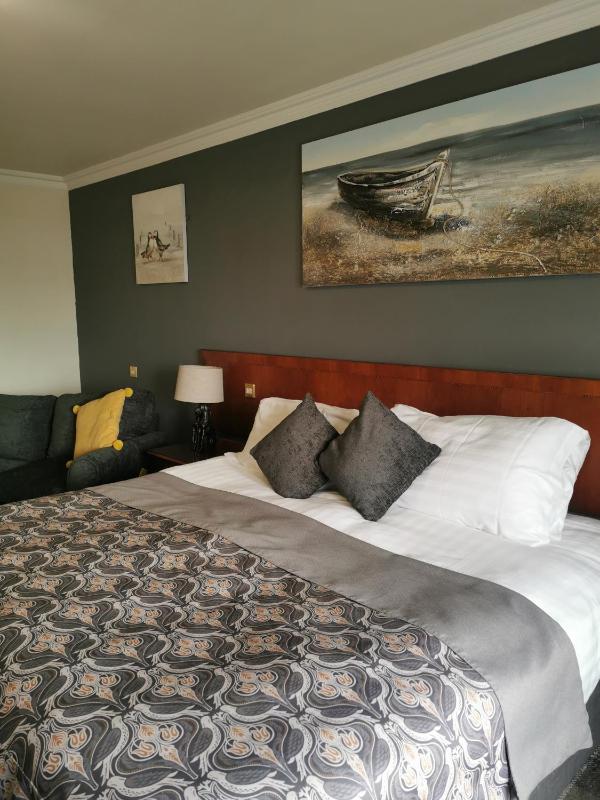 Deluxe Double Room with Balcony image 1